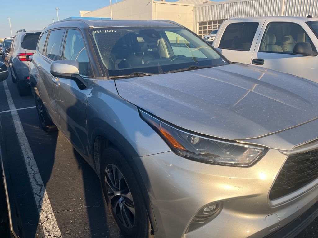 Thumbnail: 2022 Toyota Highlander - 3