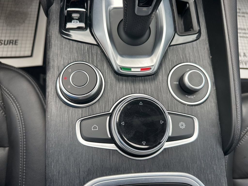 2022 Alfa White Alfa Romeo Giulia Sprint RWD Sedan