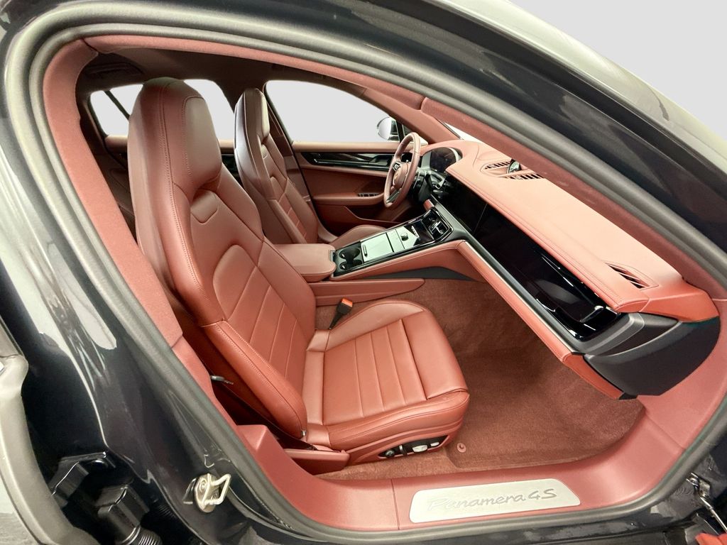 Thumbnail: 2026 Porsche Panamera - 22
