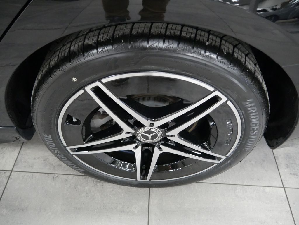 Thumbnail: 2023 Mercedes-Benz C-Class - 12