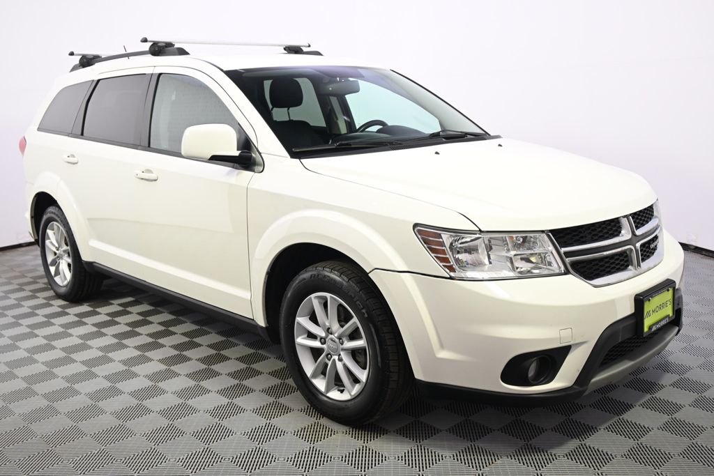 Used 2017 White Dodge SXT image 8