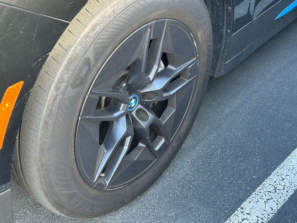 Thumbnail: 2023 BMW iX - 3