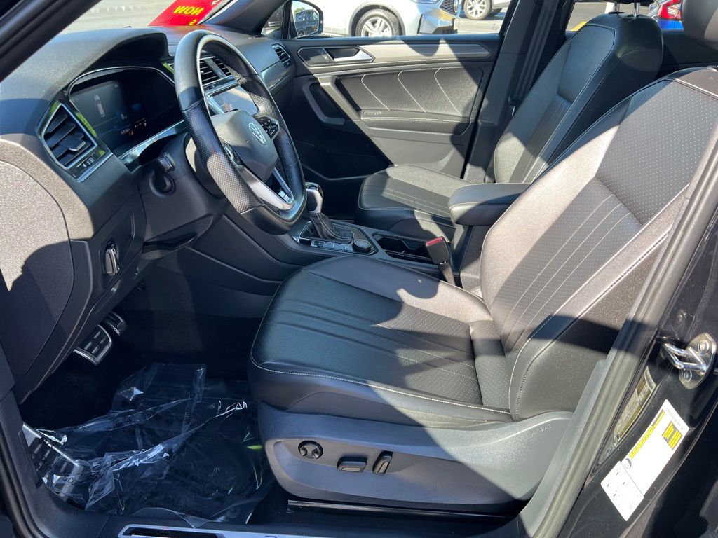 Thumbnail: 2022 Volkswagen Tiguan - 14