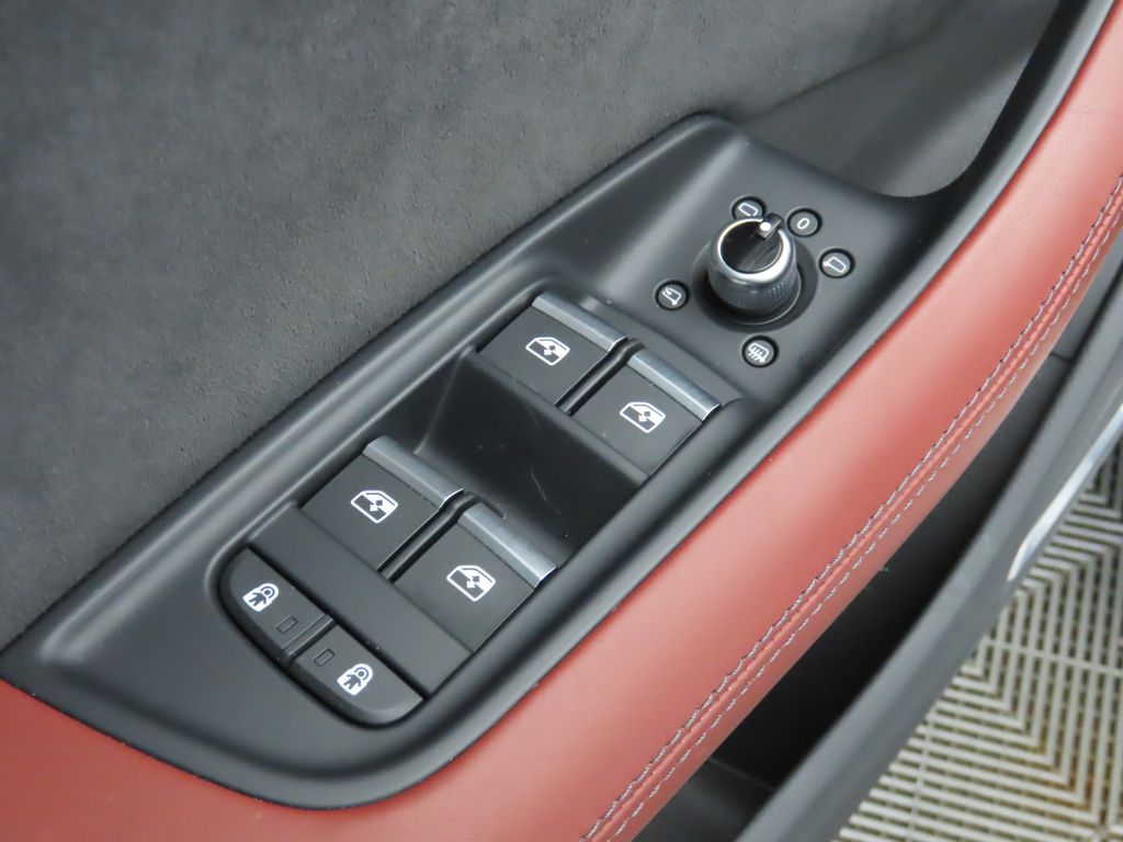 Thumbnail: 2025 Audi SQ7 - 24