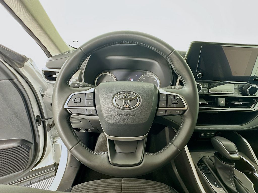 2024 Toyota Highlander LE 11