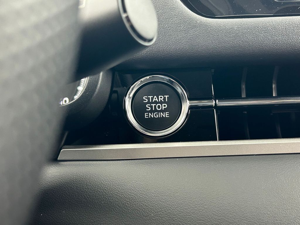 New 2026 Graphite Gray Mitsubishi SE image 36