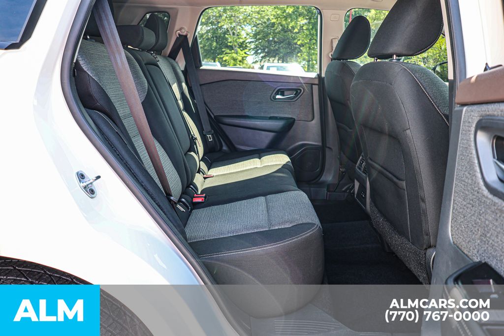 Used 2022 White Nissan SV image 22