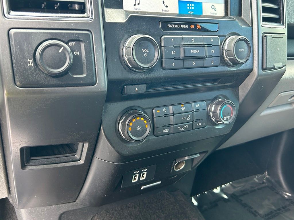 Used 2018 Gray Ford XLT image 36