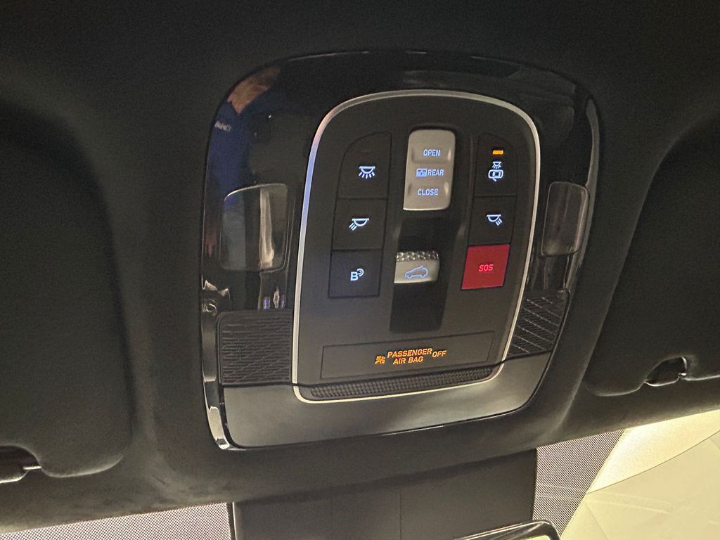 Used 2024 Robust Emerald Hyundai Calligraphy image 33