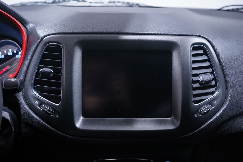 Thumbnail: 2021 Jeep Compass - 11