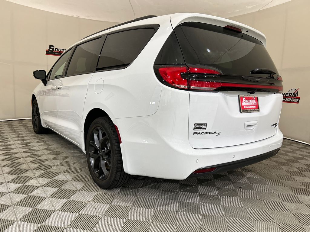 New 2026 White Chrysler Limited image 3