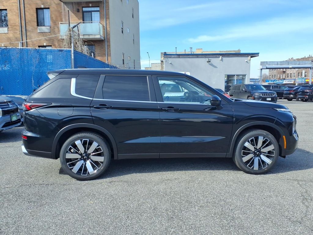 2026 Mitsubishi Outlander SE - Photo 8