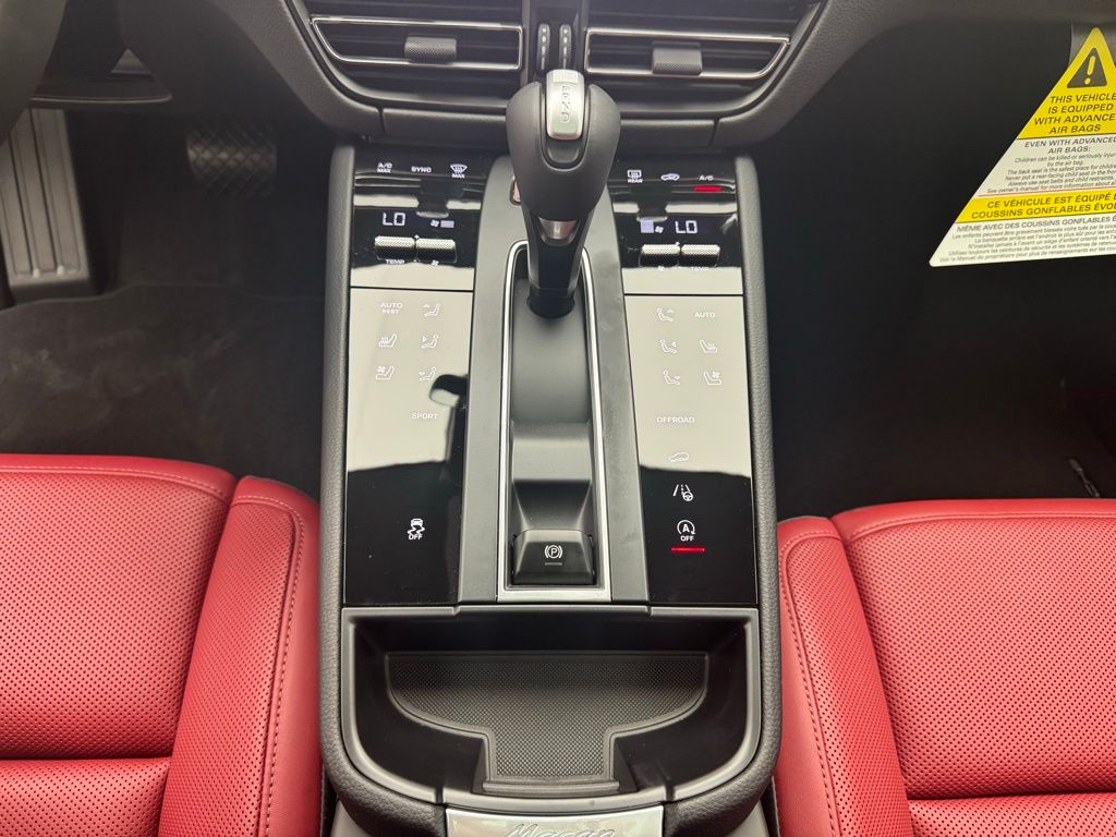 Thumbnail: 2025 Porsche Macan - 25
