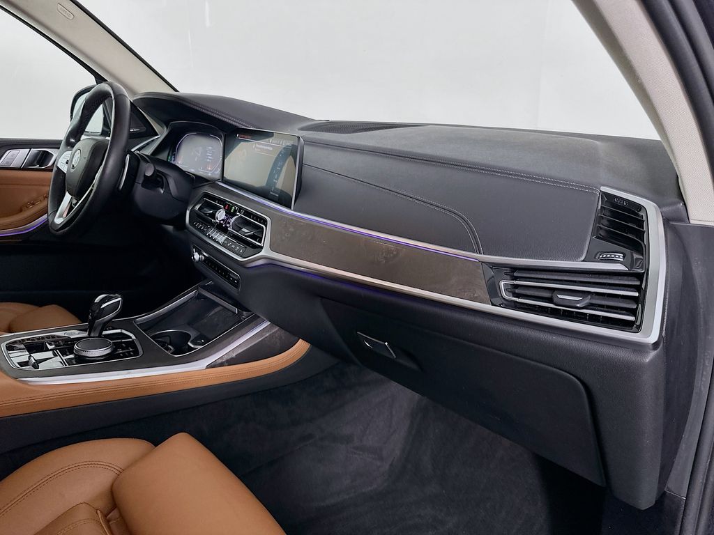 Thumbnail: 2021 BMW X7 - 31