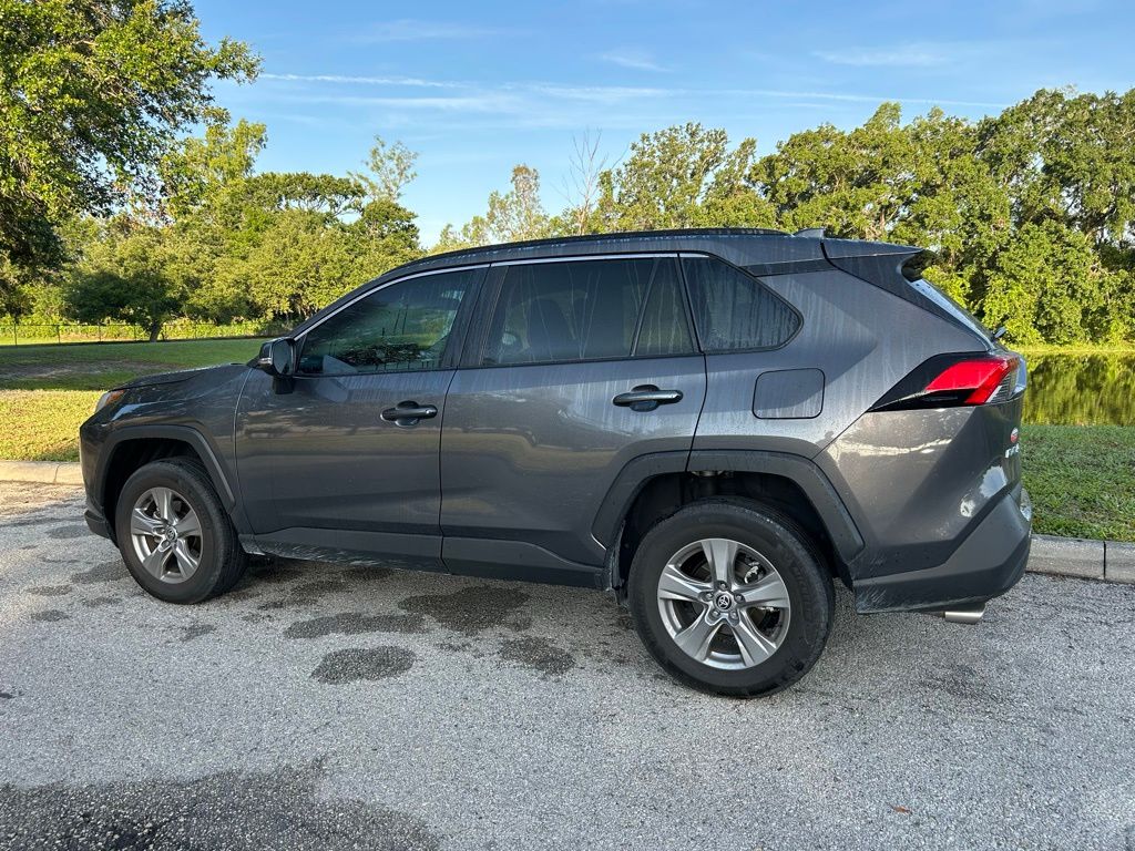 2022 Toyota RAV4 XLE 3