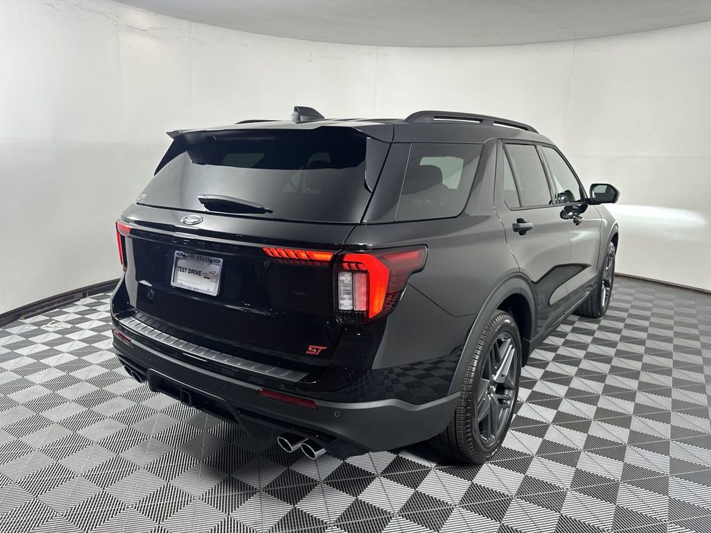 2025 Ford Explorer ST 7