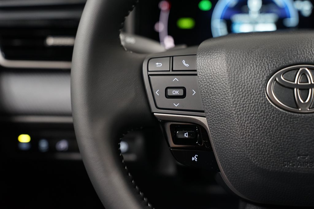 2025 Toyota Camry SE 14