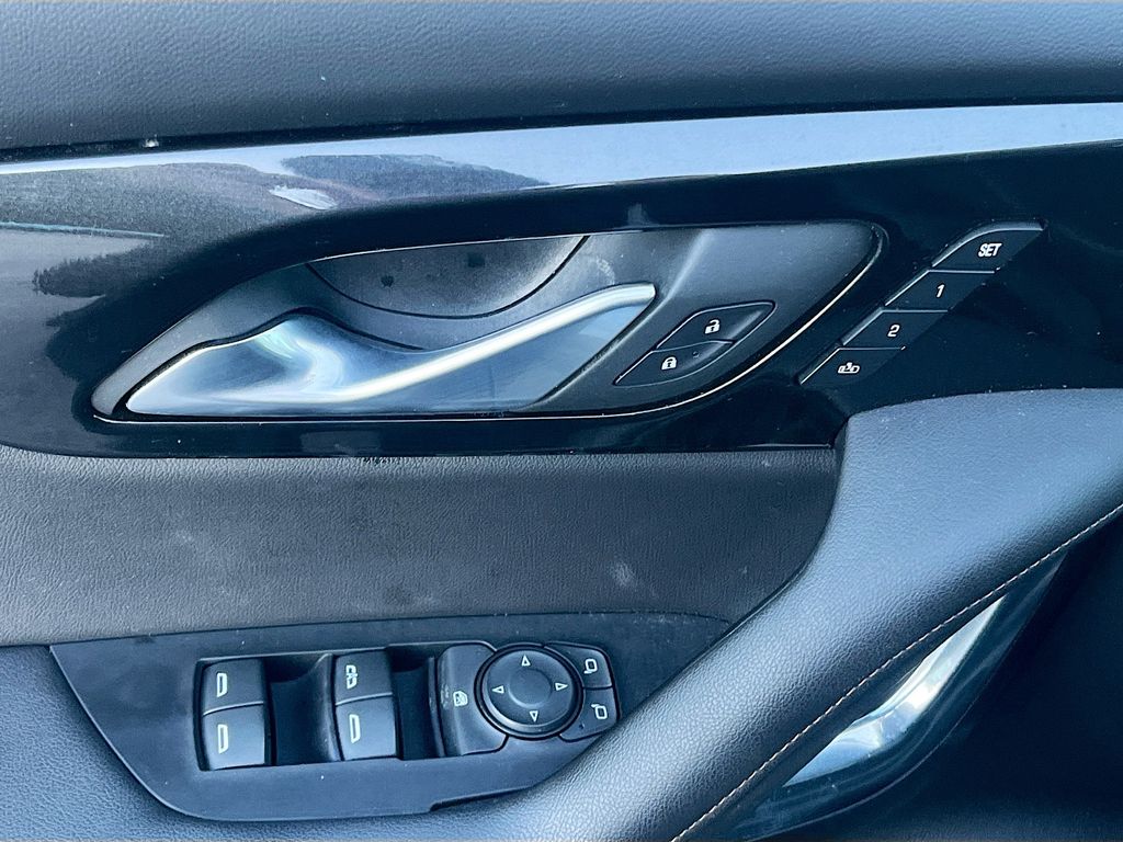Used 2022 Iridescent Pearl Tricoat Chevrolet Premier image 18
