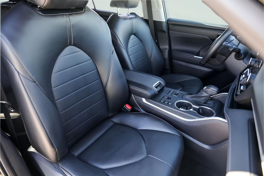 Used Car 2023 Toyota Highlander  Xle For Sale Under $35,000 In Austin, Texas