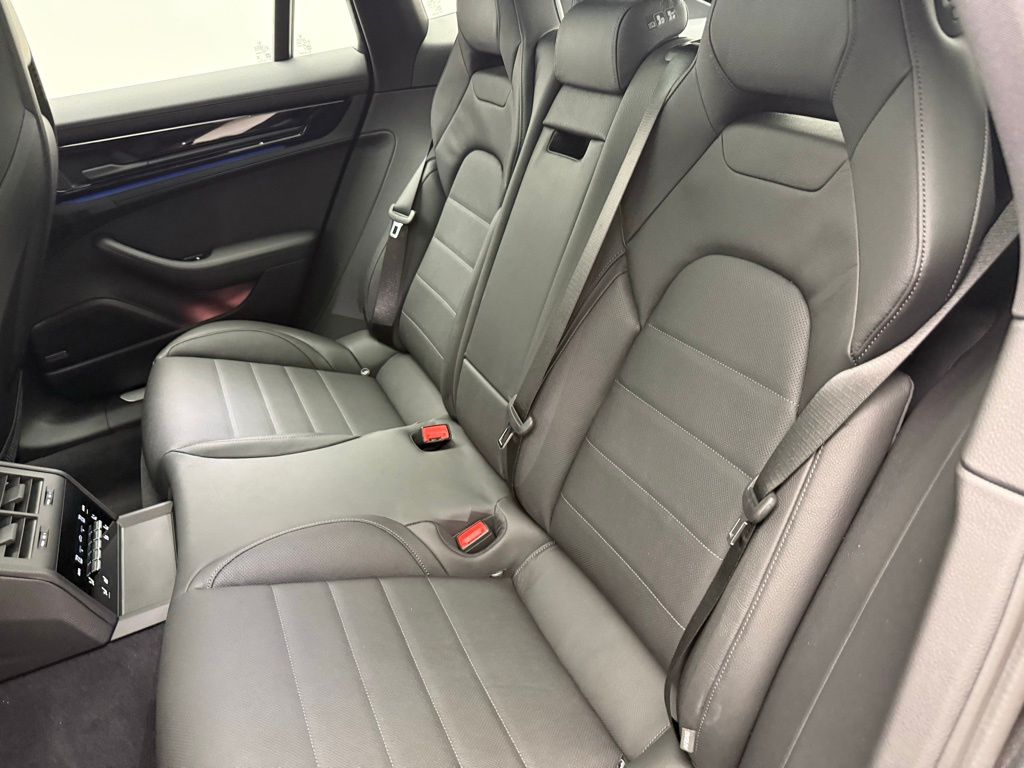 Thumbnail: 2026 Porsche Panamera - 24