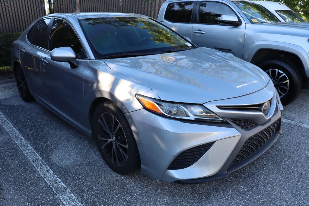 2019 Toyota Camry SE 6