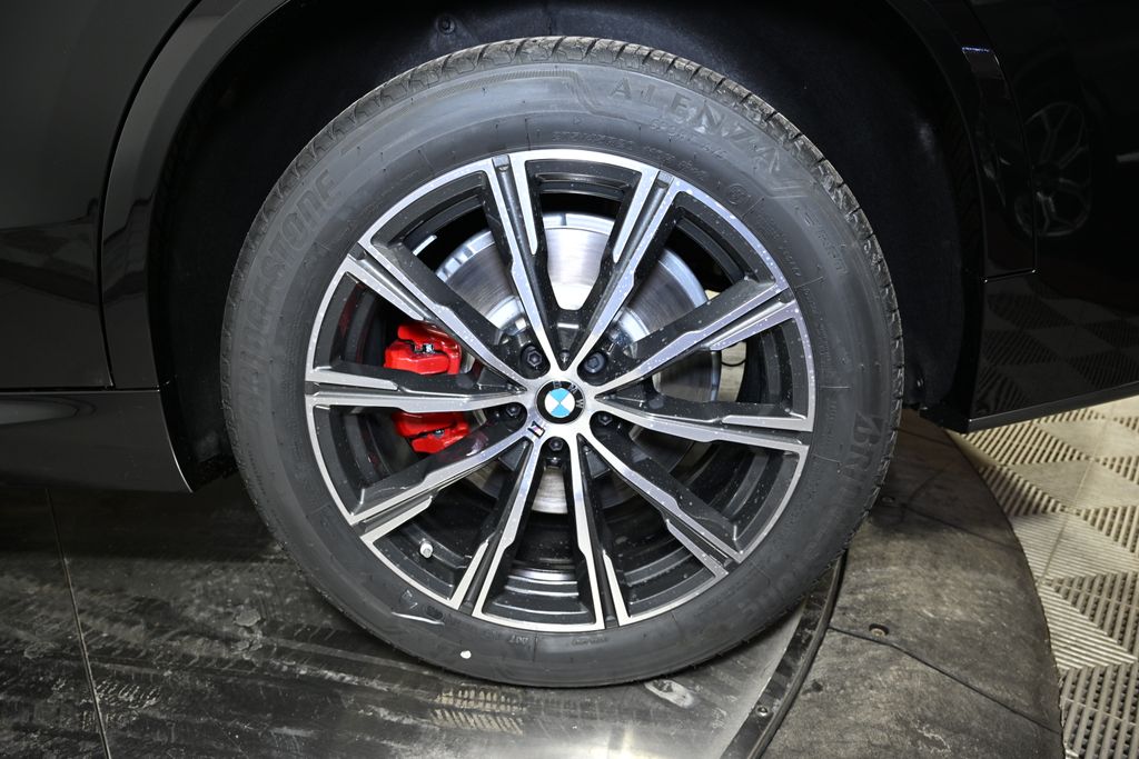 Thumbnail: 2026 BMW X5 - 13