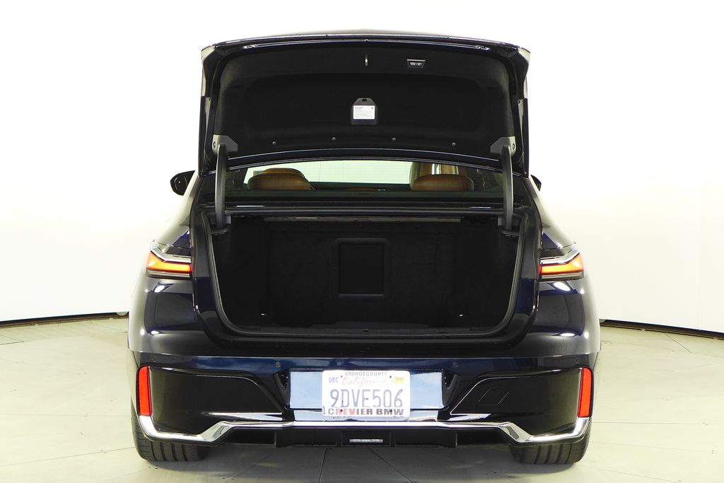 Thumbnail: 2023 BMW 7 Series - 10