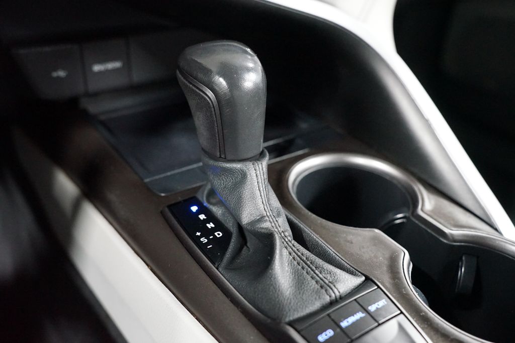 Thumbnail: 2023 Toyota Camry - 21