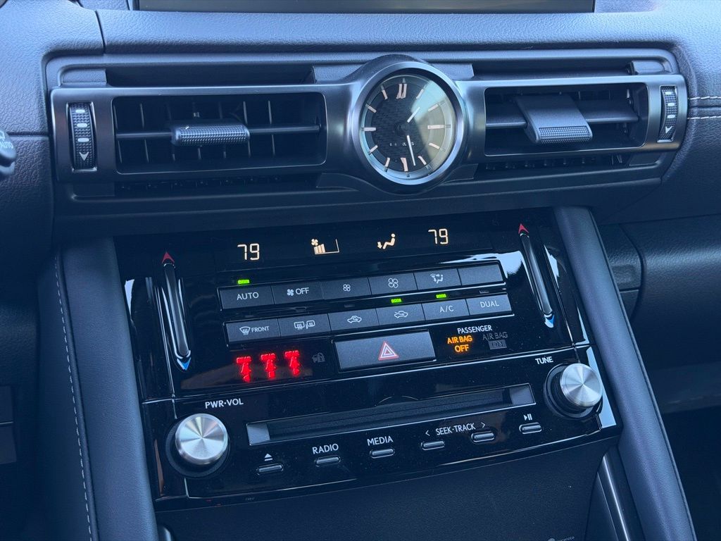 2025 Lexus IS 300 - Photo 29