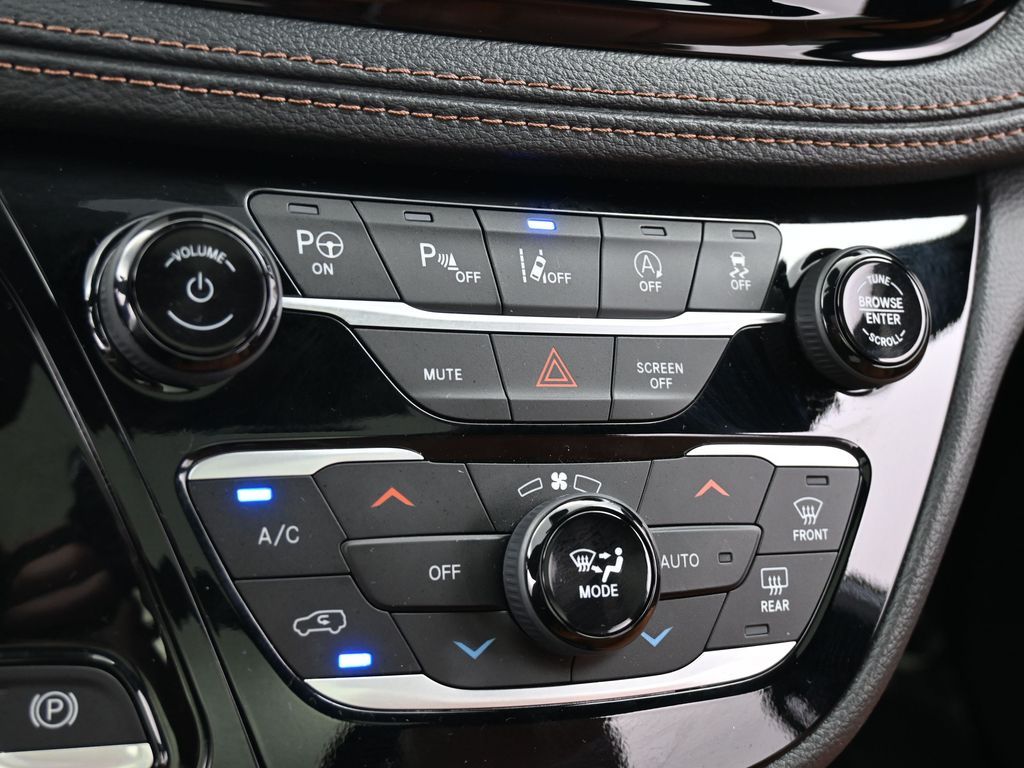 Used 2024 Bright White Clearcoat Chrysler Pinnacle image 27