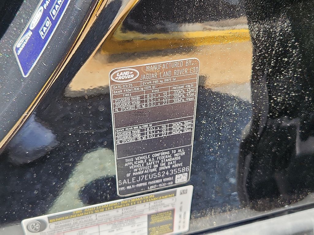 Thumbnail: 2025 Land Rover Defender - 17