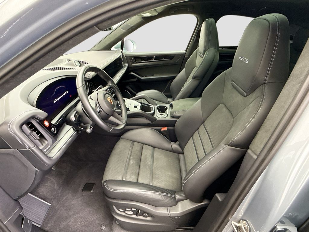 Thumbnail: 2025 Porsche  - 5