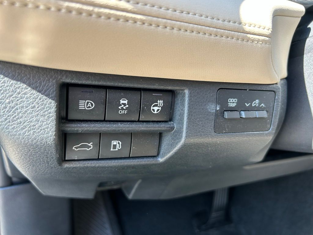 Thumbnail: 2019 Toyota Avalon - 19