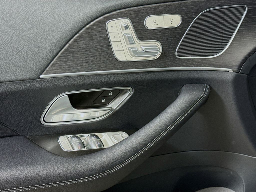 Thumbnail: 2026 Mercedes-Benz GLE - 24