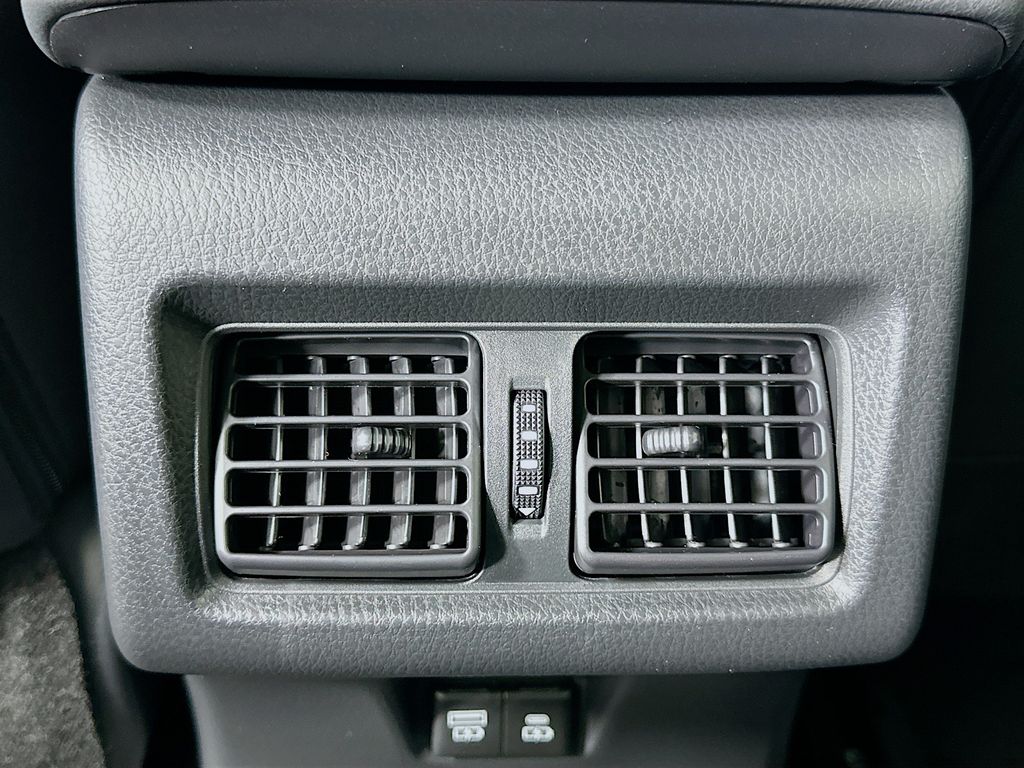 Thumbnail: 2025 Toyota Camry - 25