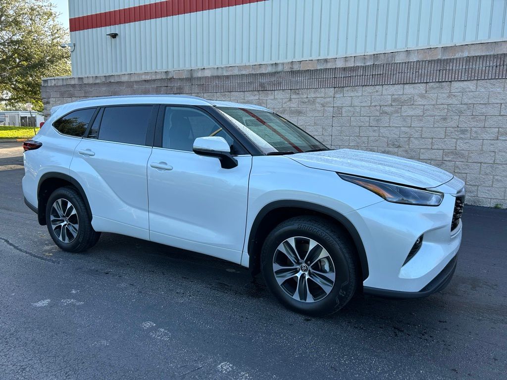 Thumbnail: 2025 Toyota Highlander - 7