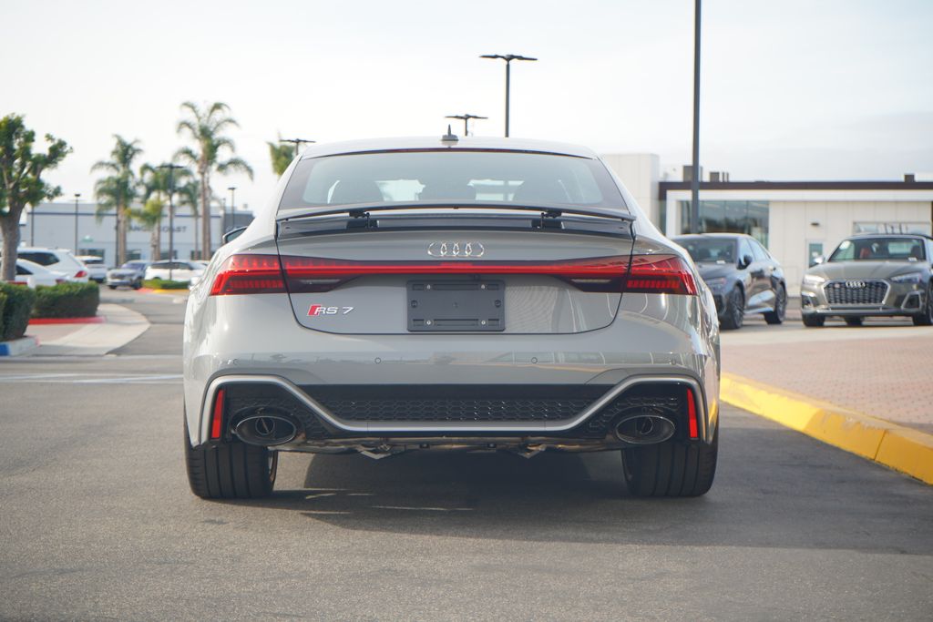 Thumbnail: 2025 Audi RS 7 - 5