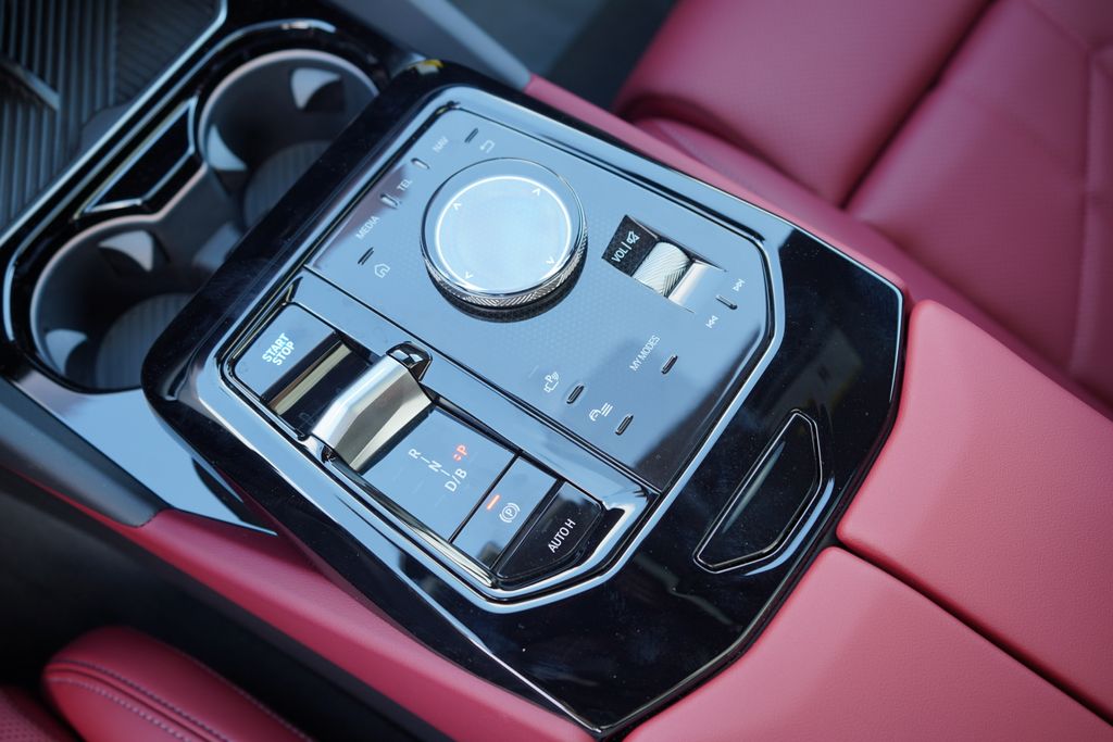 Thumbnail: 2026 BMW i5 - 19