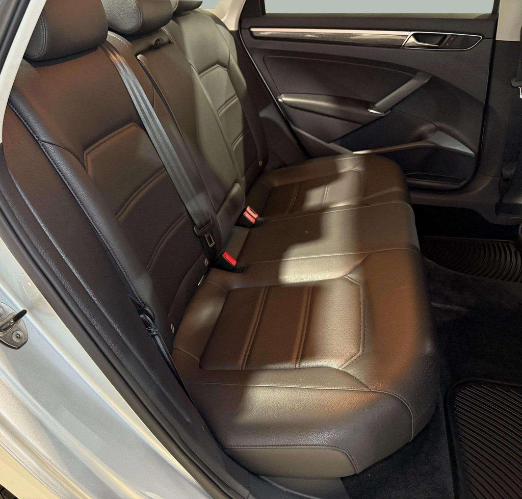 Used 2017 Reflex Silver Metallic Volkswagen 1.8T SE image 23