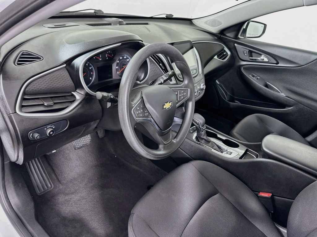 Thumbnail: 2024 Chevrolet Malibu - 9