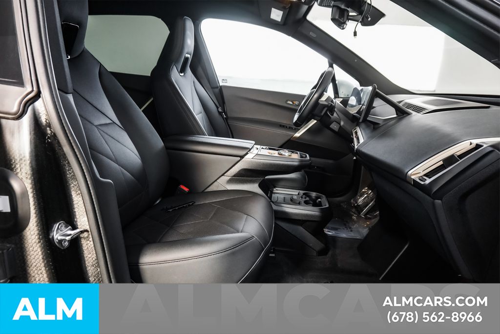 Used 2023 White BMW xDrive50 image 19