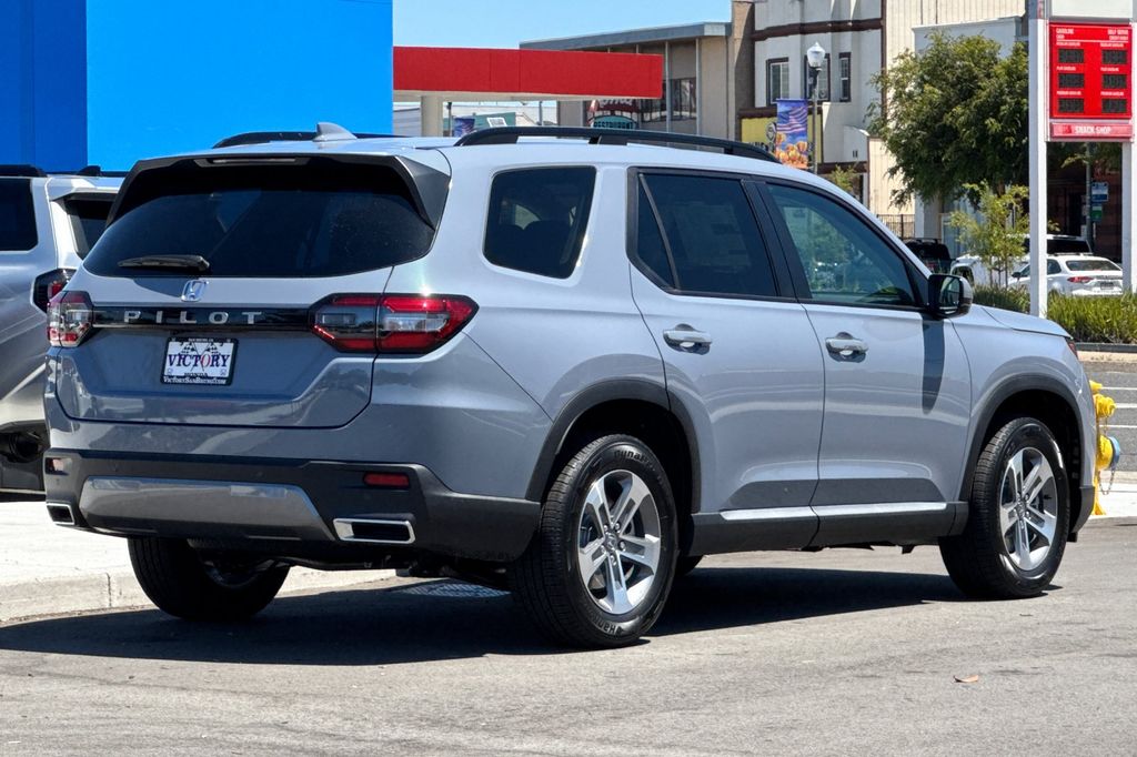 New 2026 Sonic Gray Pearl Honda EX-L image 4