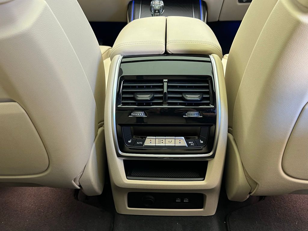 Thumbnail: 2022 BMW X7 - 10