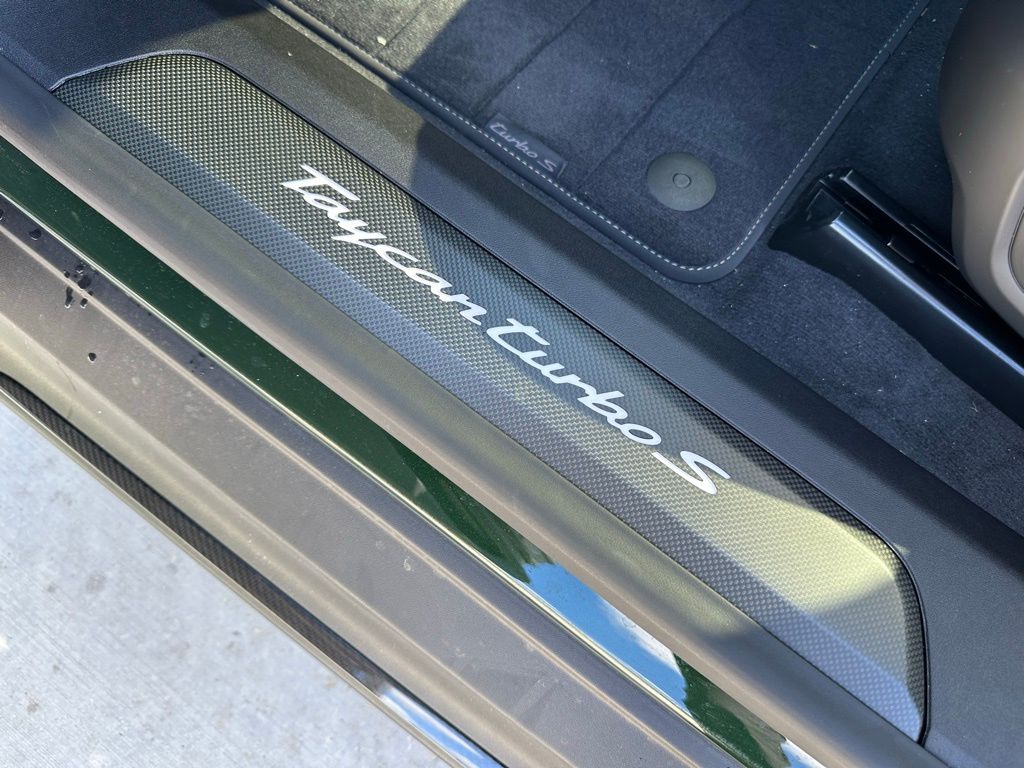 Thumbnail: 2025 Porsche Taycan - 14