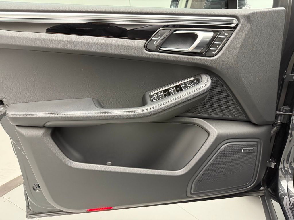 Thumbnail: 2026 Porsche Macan - 28