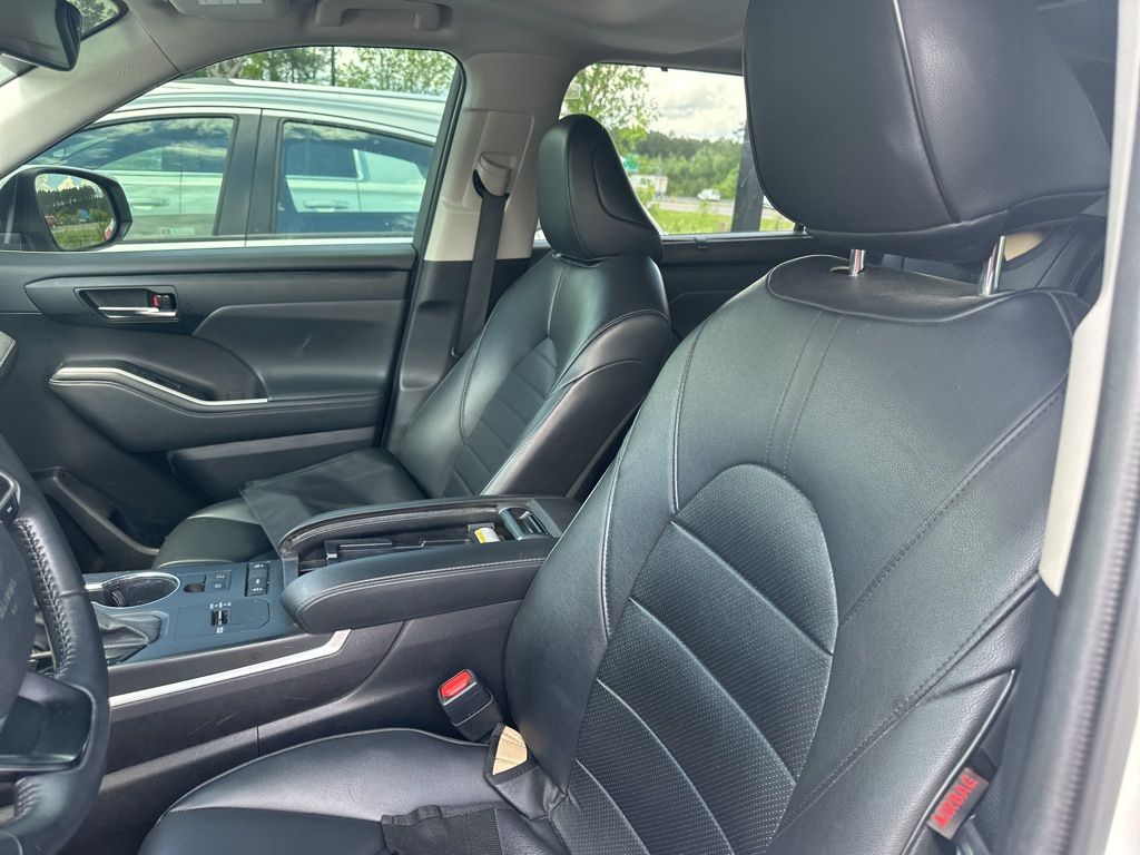 2022 Toyota Highlander XLE FWD SUV