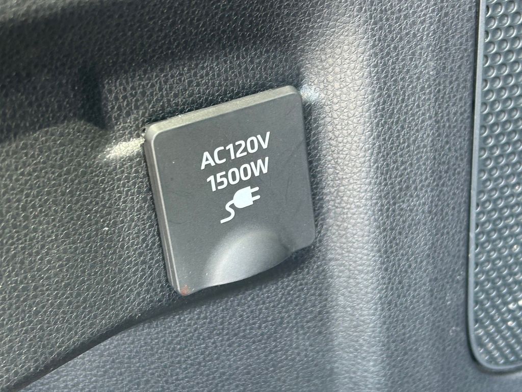 Used 2023 Toyota Highlander Hybrid SUV