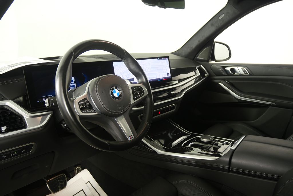Thumbnail: 2024 BMW X7 - 12