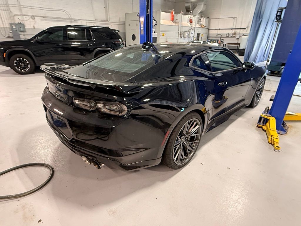 2024 Chevrolet Camaro ZL1 - Image 5