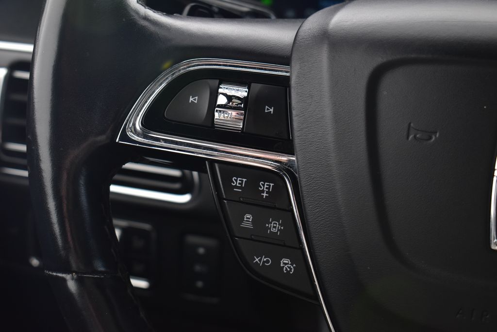 Thumbnail: 2024 Lincoln Navigator L - 16